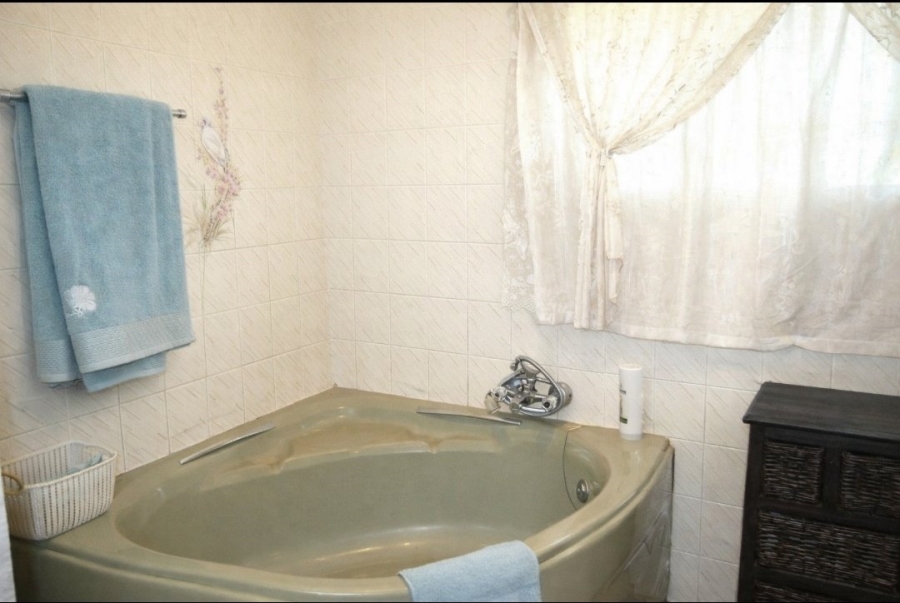 5 Bedroom Property for Sale in Stilfontein Ext 4 North West